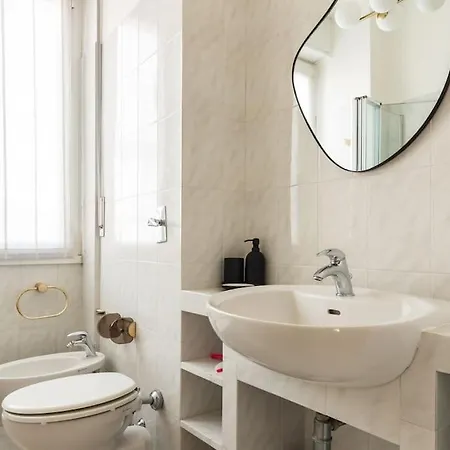 Apartment Bilocale Porta Garibaldi / Nino Bonnet Milan